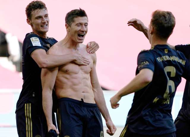 Lewandowski break Gerd Muller's record, three Bayern legends given farewell